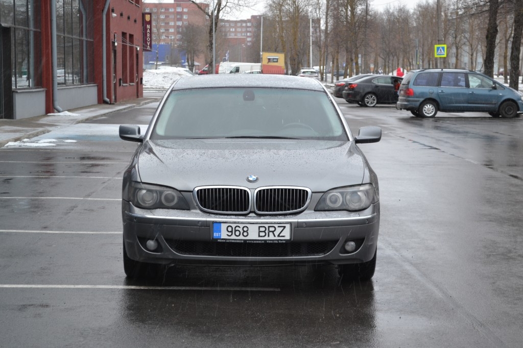 BMW 745 4.5 242 kW 2005