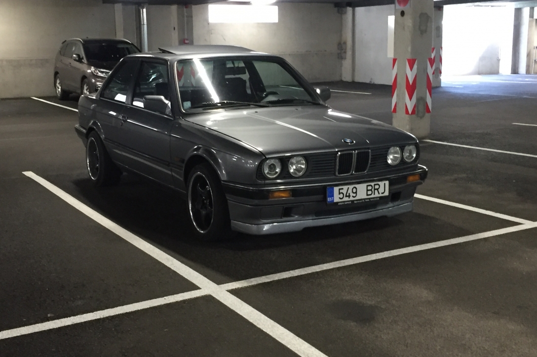 BMW 318 E30 83 kW 1991