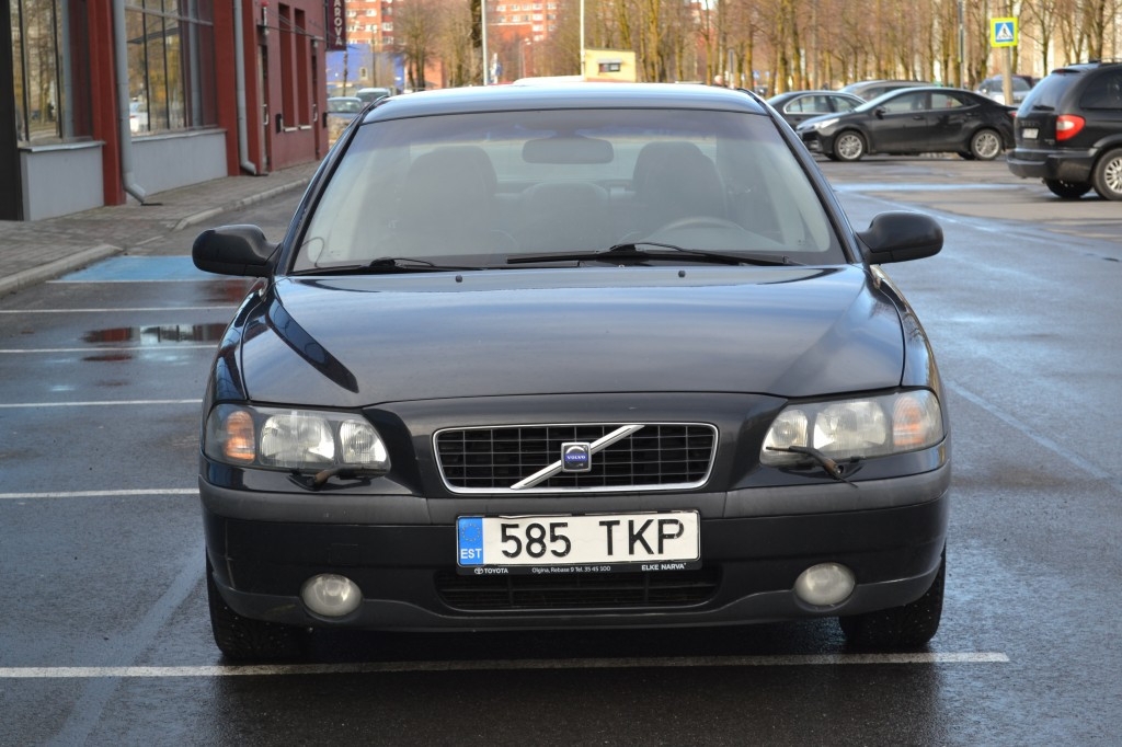 Volvo S60 2.4 103 kW 2001
