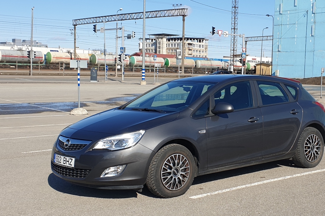Opel Astra 1.4 88 kW 2012