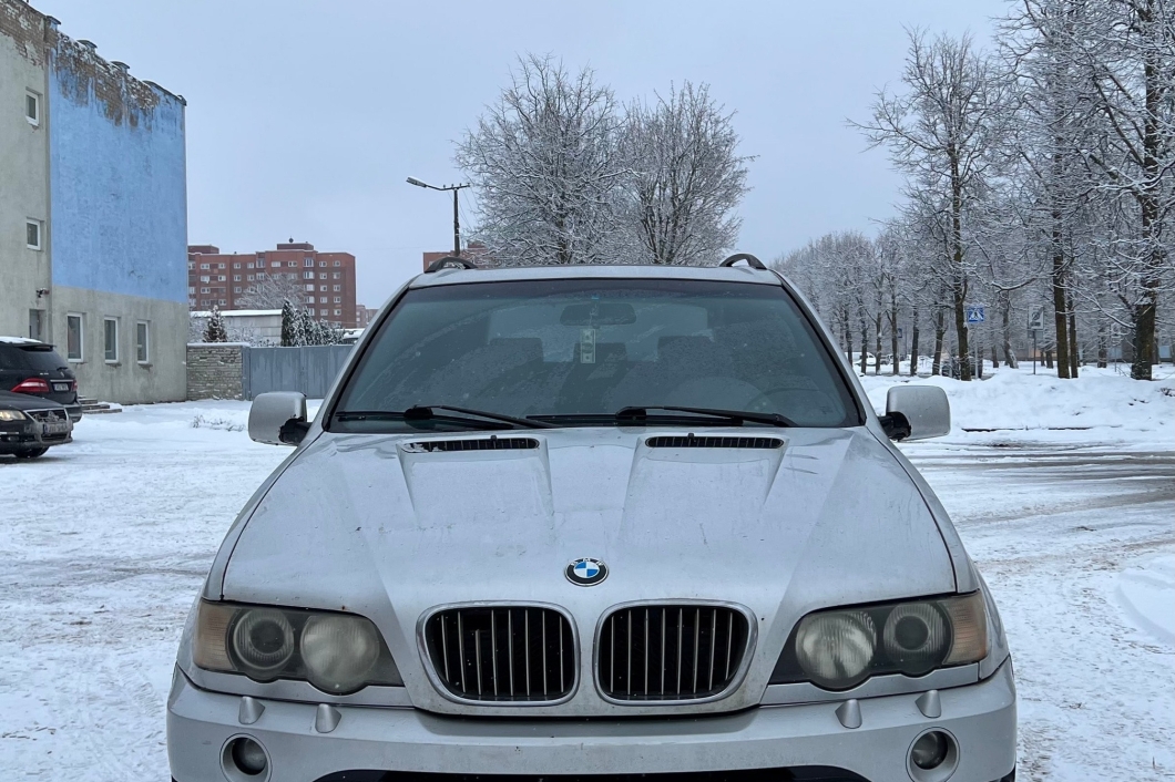 BMW X5 3.0i 4.4 210 kW 2001