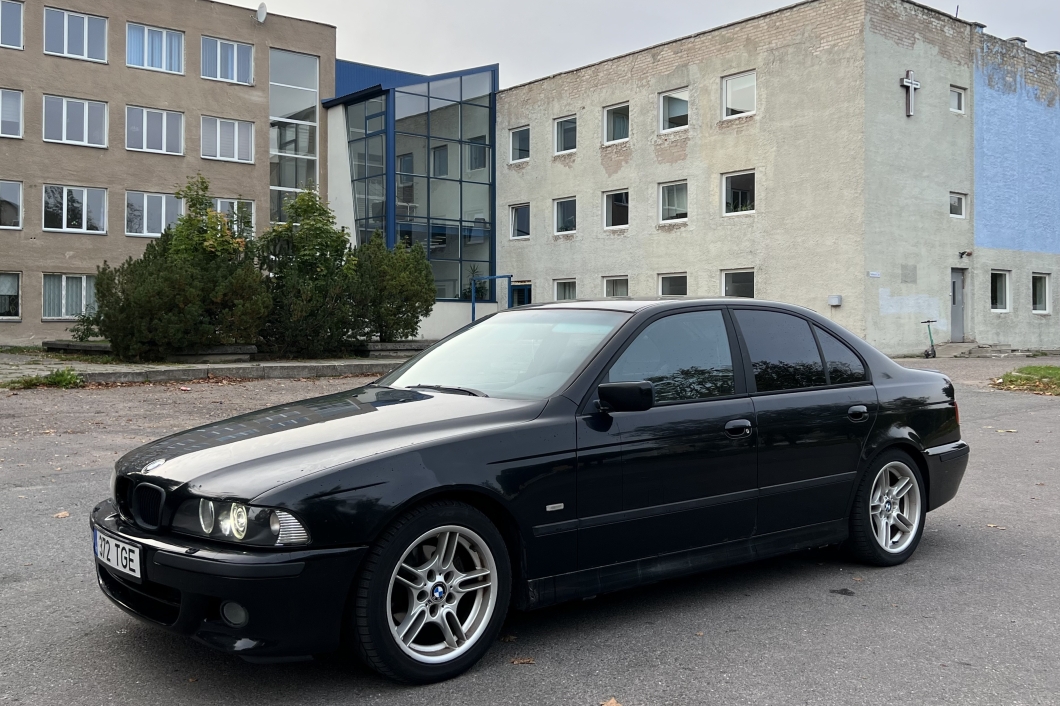 BMW 523 2.5 125 kW 1999