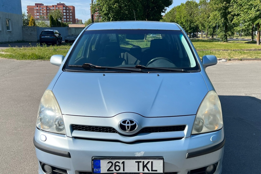 Toyota Corolla Verso 2.0 85 kW 2004