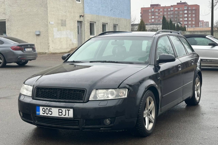 Audi A4 2.5 114 kW 2002