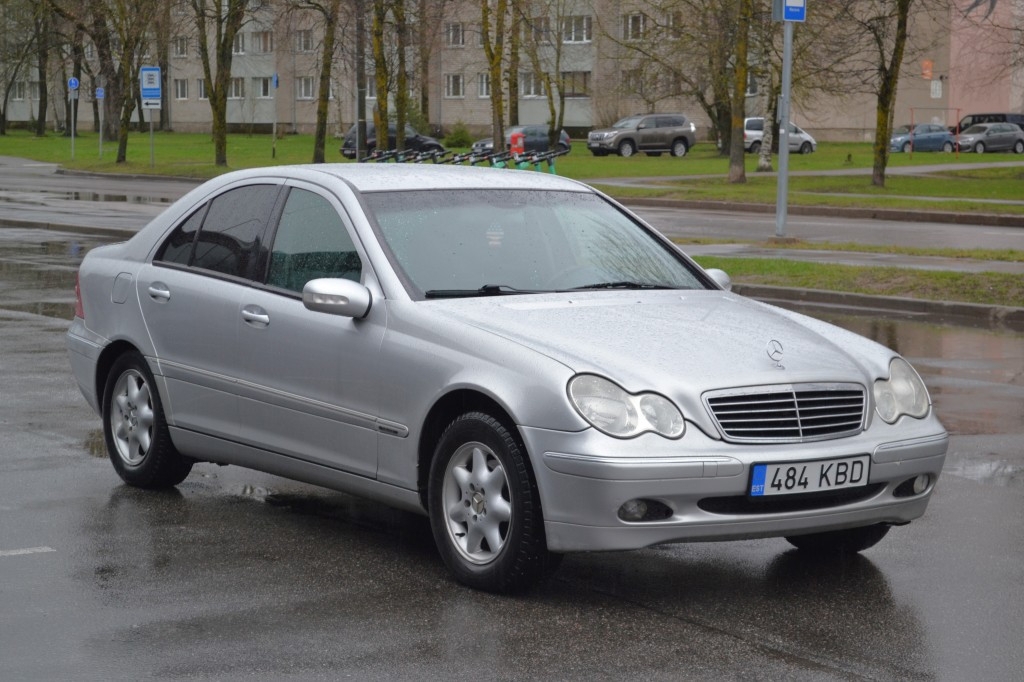 Mercedes C220 2.1 105 kW 2003