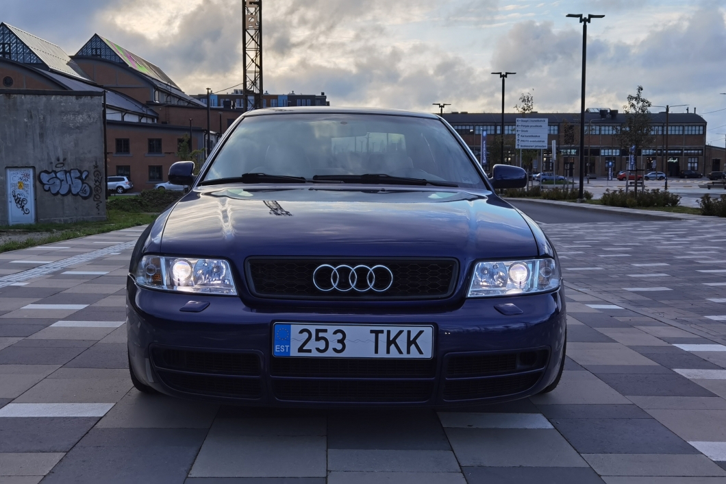 Audi S4 2.7 195 kW 1998